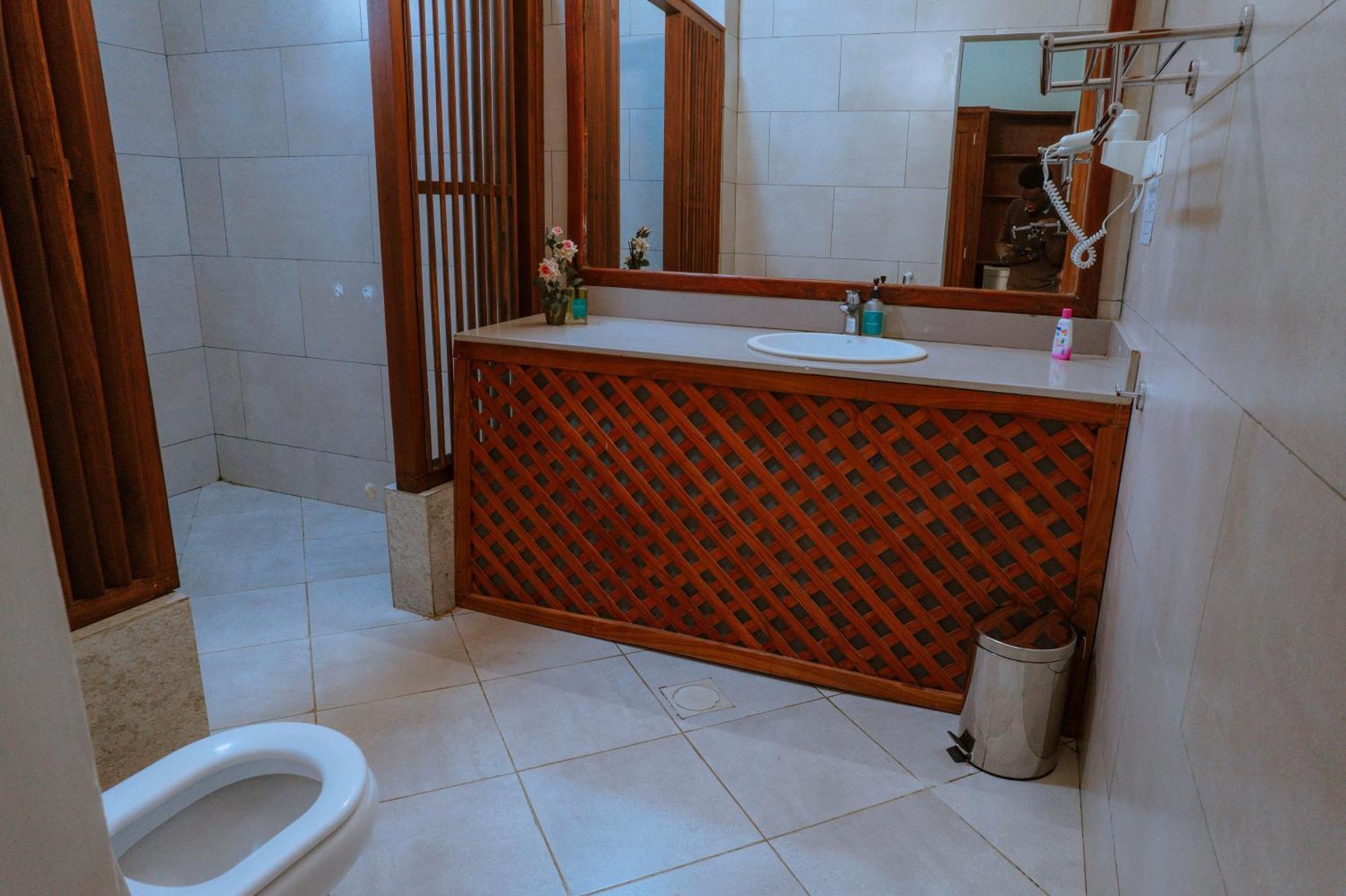 Mambo Ocean Hotell 4*